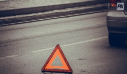 В Павлодаре столкнулись грузовик и автобус