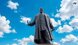 История одного памятника: Сократ Великой степи