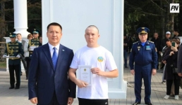 В Павлодаре будущих защитников Отечества проводили в армию по новой традиции