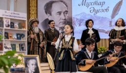 В павлодарской школе почтили память Мухтара Ауэзова