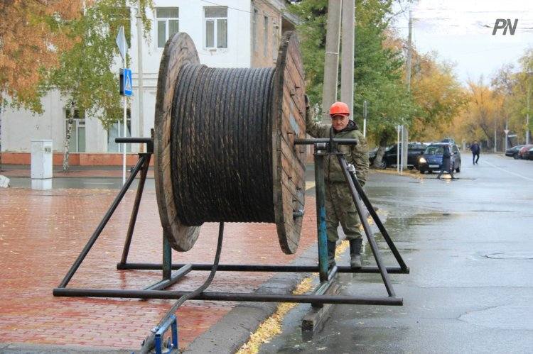 В Павлодаре электрические провода переносят под землю