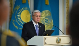 Президент вручил государственные награды героям мирного времени