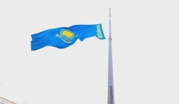 В Павлодаре День Республики начали с поднятия Государственного флага