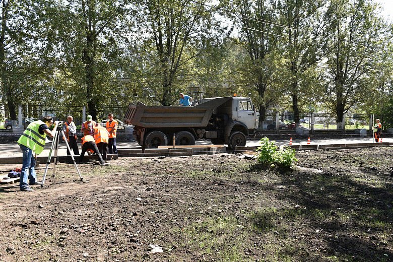 Экс-акима Ленинского и подрядчика, ремонтировавшего дорогу в поселке лишили свободы на 2 года 