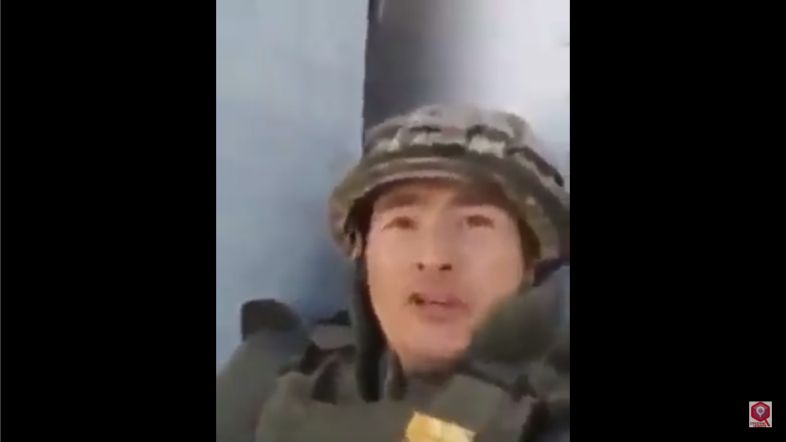 Один из военных, который находится в городе Арысь, записал видеообращение родителям