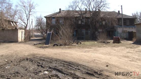 В Павлодаре жители бараков просят установить им детскую площадку