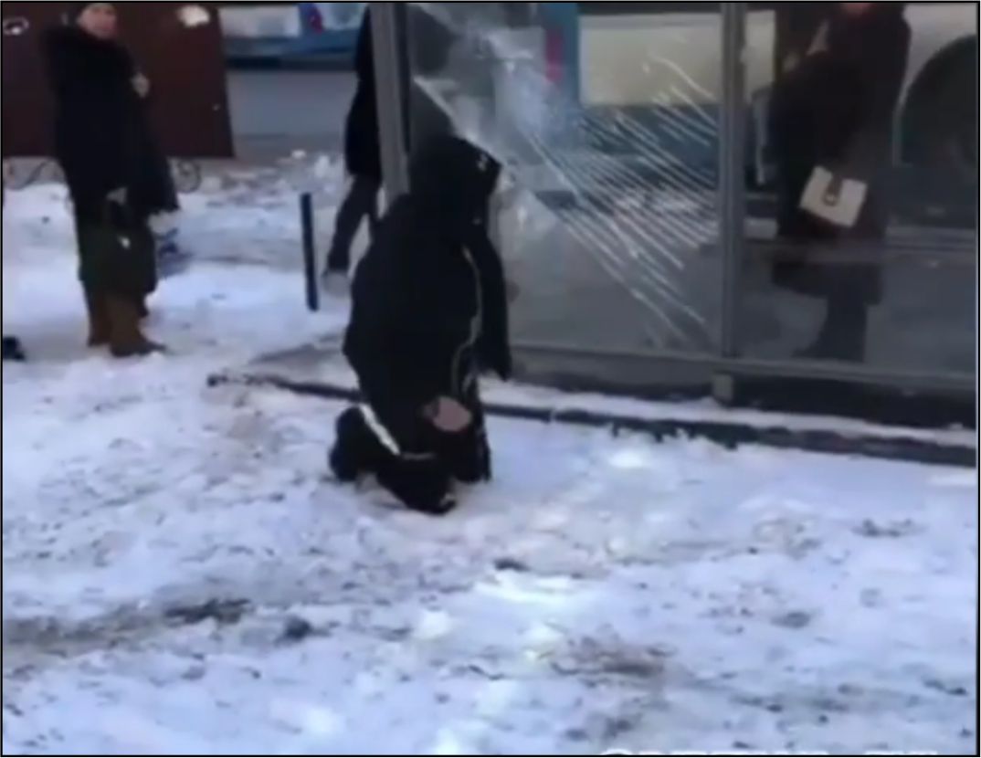 Пранкера арестовали за разбитую остановку в Павлодаре