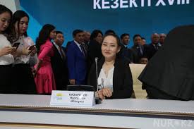 На съезде «Нур Отан» случился ажиотаж вокруг кресла президента (фото, видео)