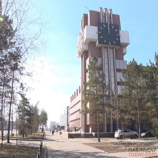 Символ Павлодара - гигантские часы остановились