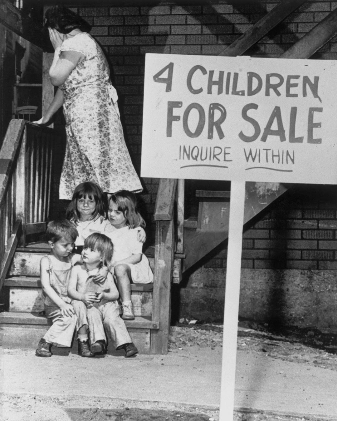 Четыре ребенка на продажу. Спросить внутри