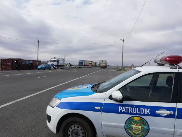 15 автомашин с карагандинцами не пустили в в Павлодарскую область
