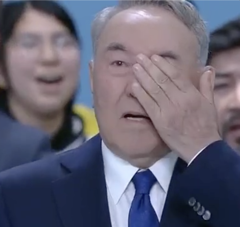 Нурсултан Назарбаев прослезился на съезде партии Nur Otan
