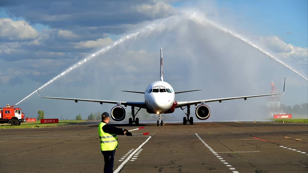 Вчера в аэропорту Павлодара встретили первый самолёт лоукостера Fly Arystan