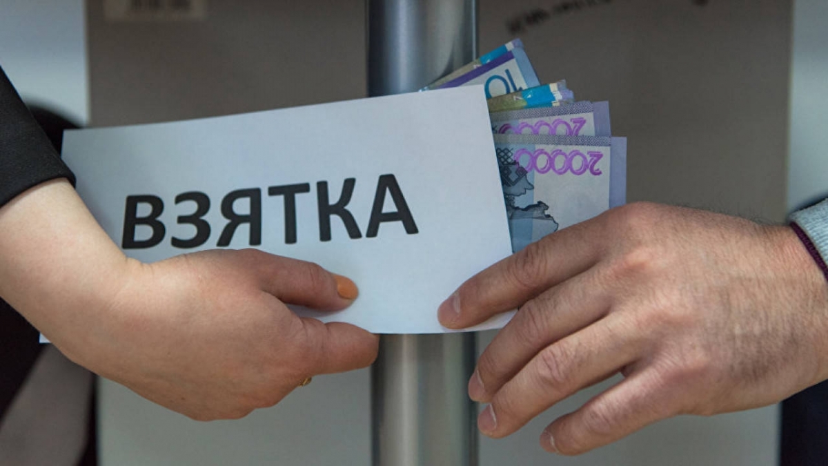 В Павлодаре сотрудник УГД уличен во взятке в 1,5 миллиона тенге