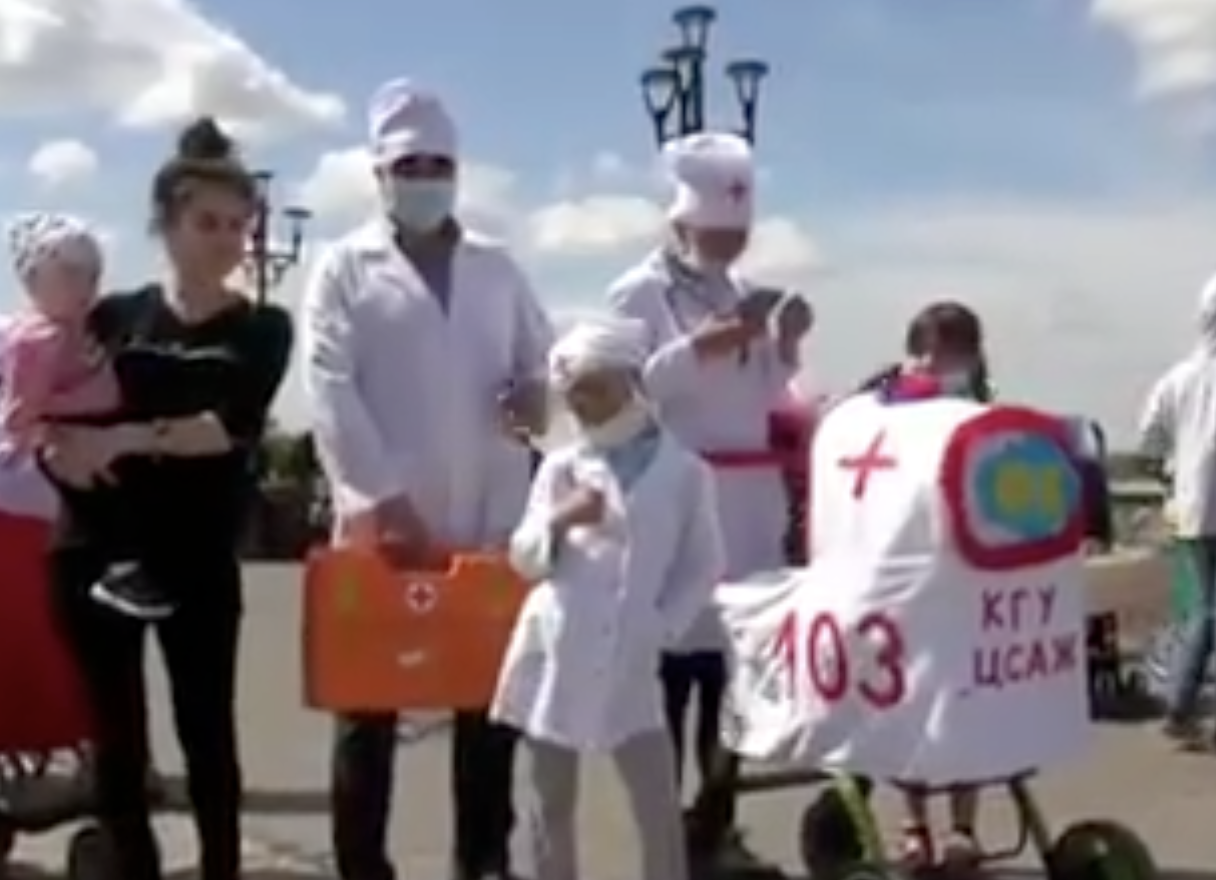 В Павлодаре прошел Парад колясок