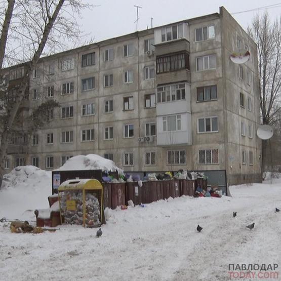Кто должен вывозить крупногабаритный мусор с прилегающих к контейнерам площадок?
