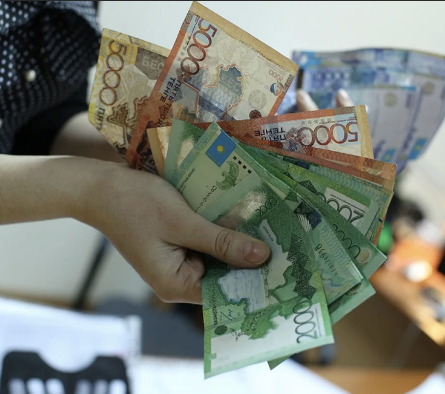 Несмотря на отсрочки, казахстанцы берут микрозаймы на погашение кредитов