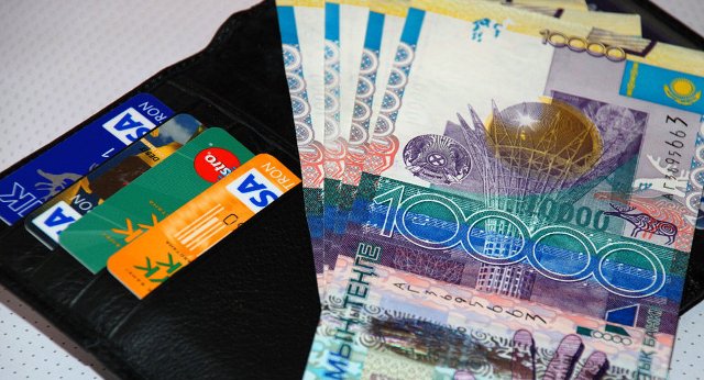 Около одного млн тенге незаконно получил бухгалтер акимата Павлодарского района