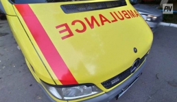 Выпавшая из окна многоэтажки павлодарка скончалась
