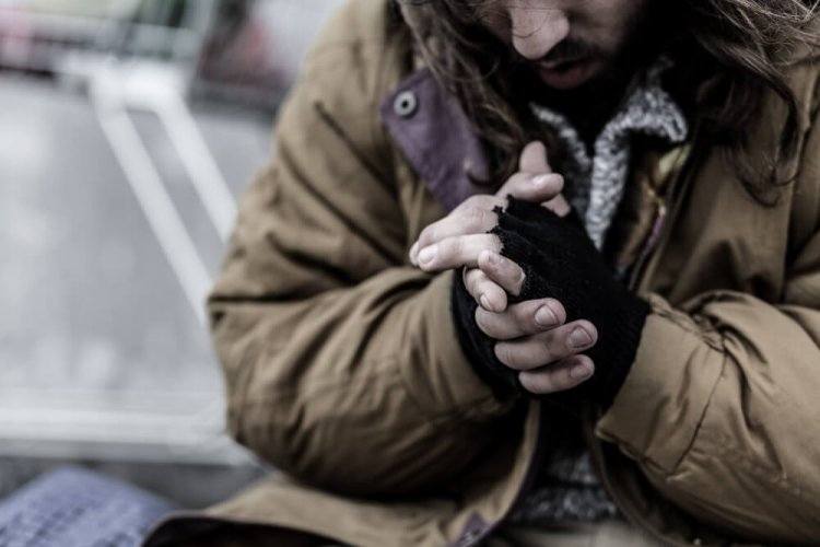 В Павлодаре провели рейд для помощи бездомным людям