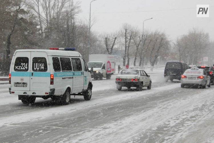 Почти сотню авто павлодарцев отправили на штрафстоянки