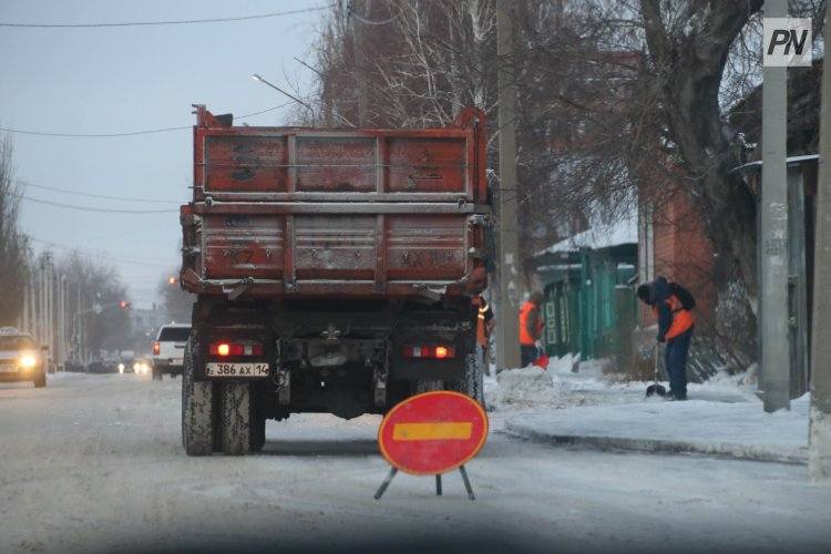 В Павлодаре вывезут снег из частного сектора