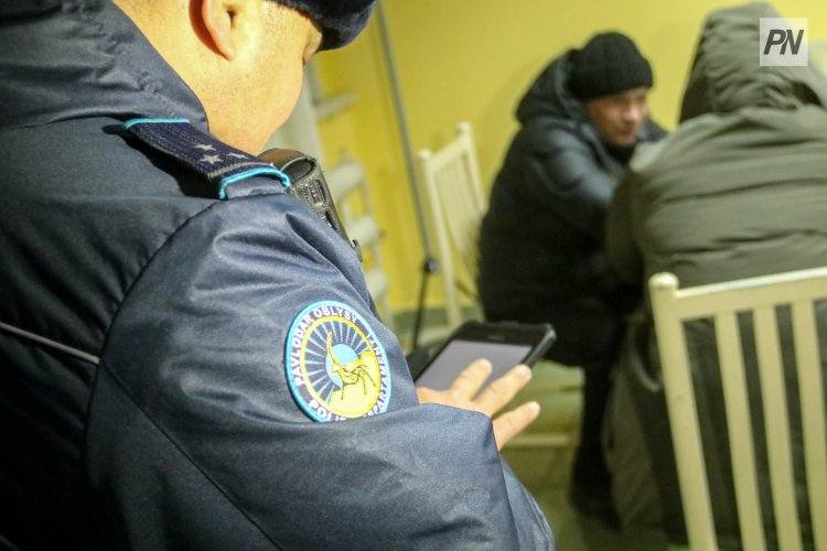 На павлодарской трассе задержали вымогателей
