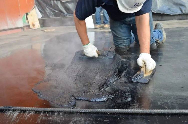 Почему кровли некоторых павлодарских многоэтажек не восстановили после урагана