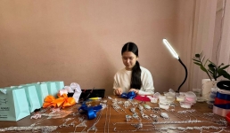 В Мангистау ученица 9 класса изготавливает украшения в национальном стиле