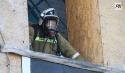 В Павлодаре спасли шесть человек при пожаре в пятиэтажке