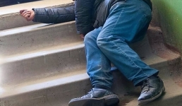 Житель Актау попал под арест за распитие алкоголя в подъезде