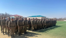 Актауские военнослужащие помогают в подтопленных районах Атырауской области