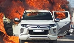 Автомобиль загорелся на автодороге в Жанаозене