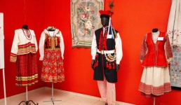 В Павлодар привезли костюмы – ровесники первых в мире кинофильмов