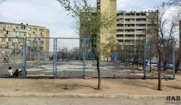 «Тянут резину»: власти более года обещают отремонтировать футбольное поле в Актау