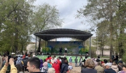 «Идет солдат по городу»: в Павлодаре прозвучали военные песни