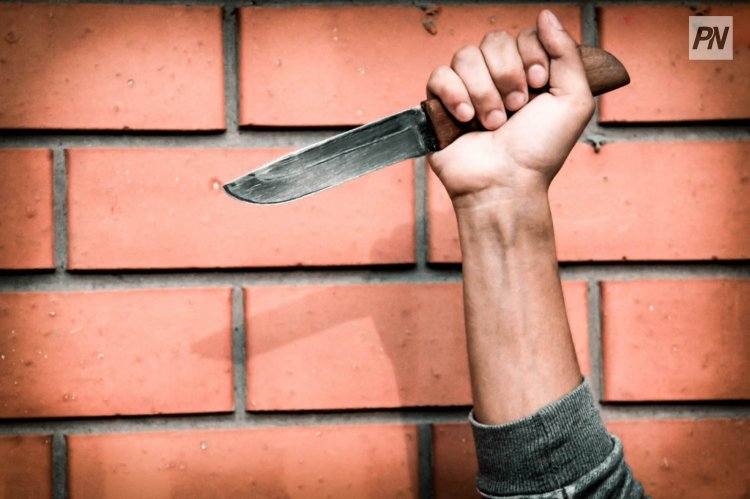 Ученика павлодарской школы порезал одноклассника и учителя