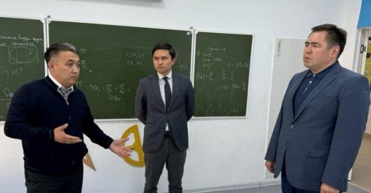 Аким Павлодара навестил пострадавшего школьника