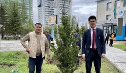 Павлодарские школьники участвовали в экоакции вместе с отцами