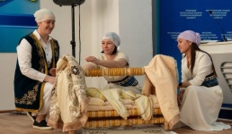 Переплетчики и дизайнеры «Дома печати» Павлодара блеснули знанием казахского языка