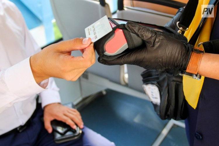 В Павлодаре пенсионеры смогут оплачивать проезд через QR