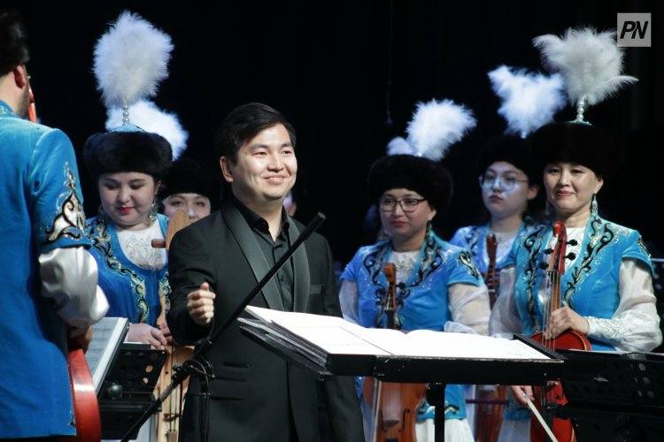 Дирижер из Караганды намерен подарить павлодарцам новую музыку