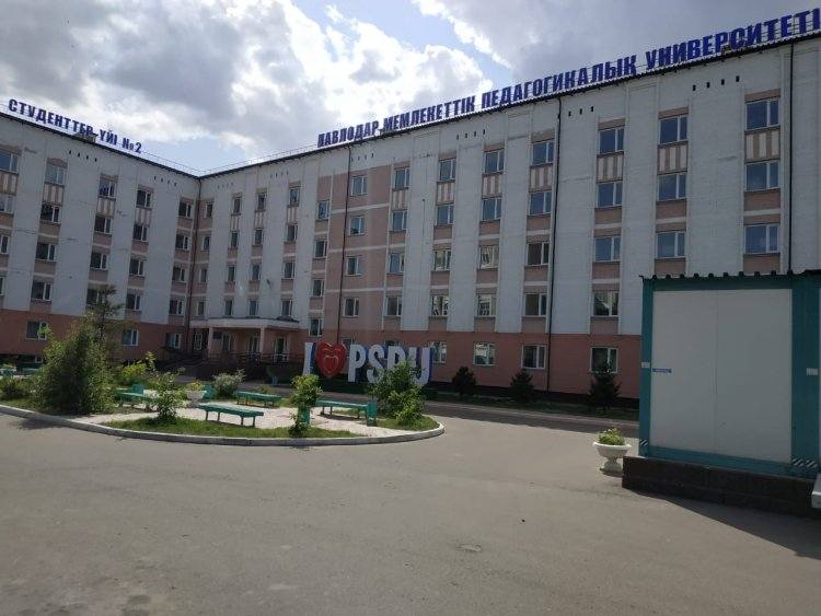 Территорию павлодарского вуза украсили в национальном стиле
