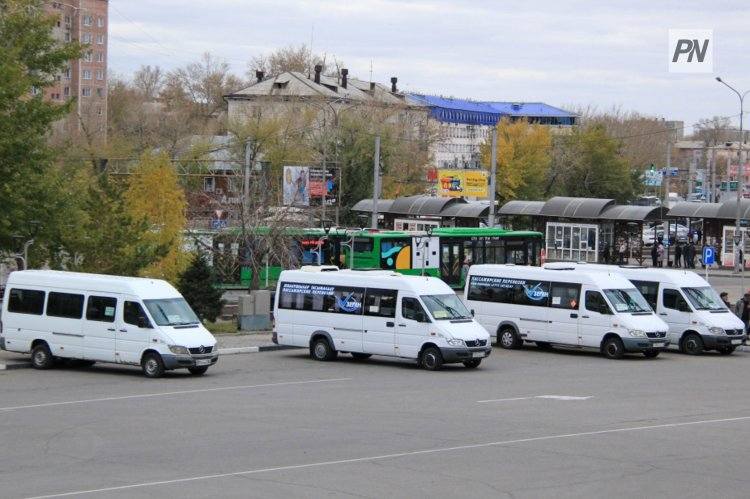 Павлодарских автобусников наказали за разговоры за рулём