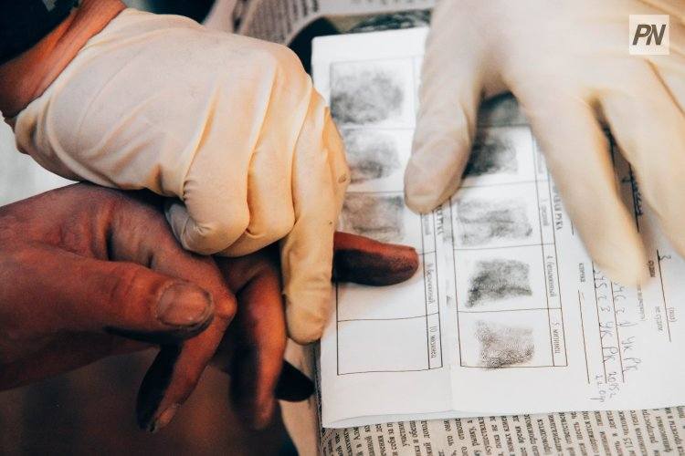 Бросившего кирпич в автомобиль павлодарца арестовали