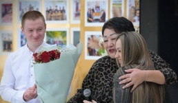 Аким Павлодарской области назвал героев современности для детей