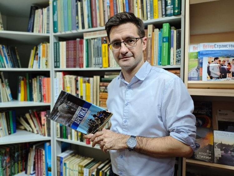 В Павлодаре презентовали книгу о путешествии в Арктику