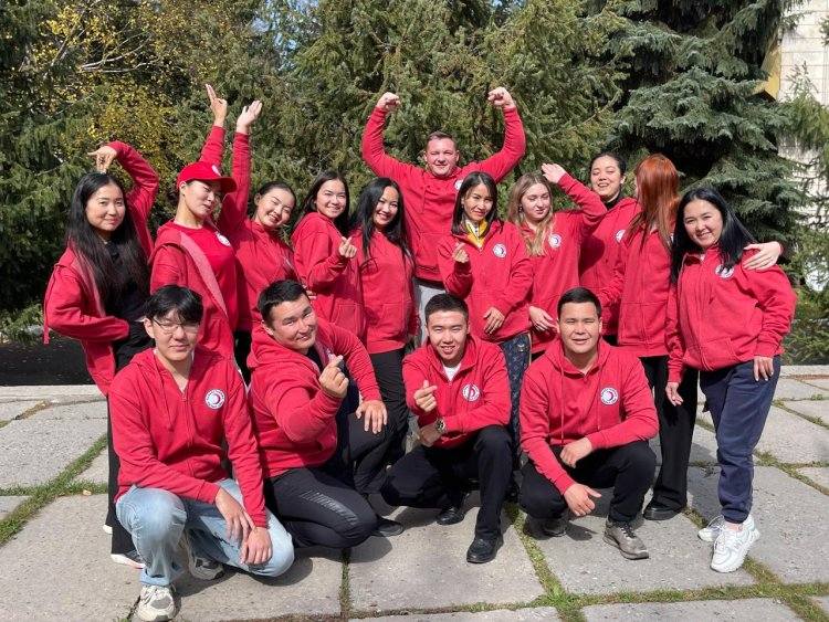 Волонтёра из Павлодара назвали одной из лучших в стране