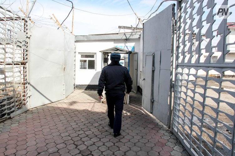 Павлодарского осужденного оставили без запрещенного подарка