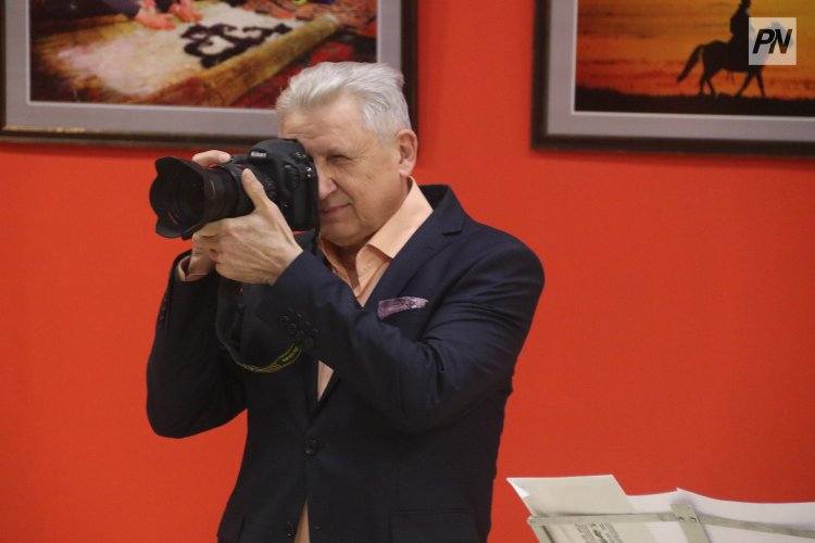 В поселке Солнечный открыли фотовыставку